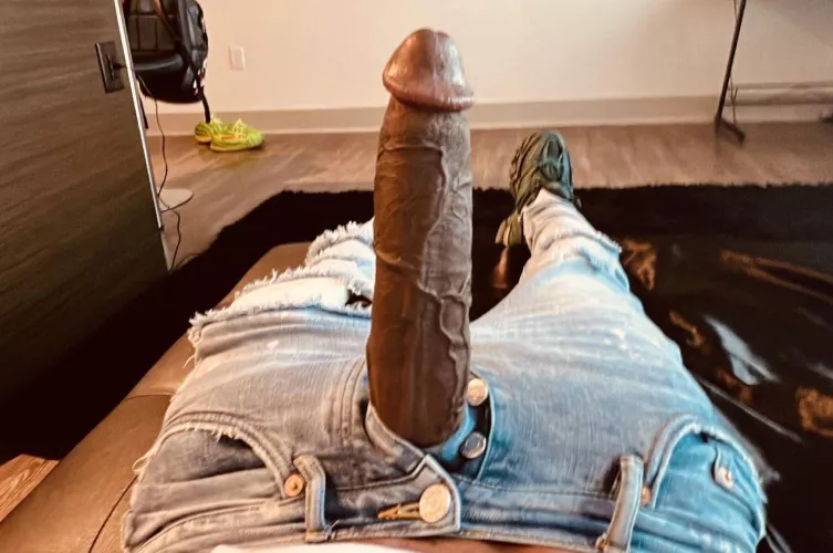 It’s literally IMPOSSIBLE too fit comfortably inside these new Balmain jeans I purchased recently.!.😩😩😩 Any suggestions?????🤪