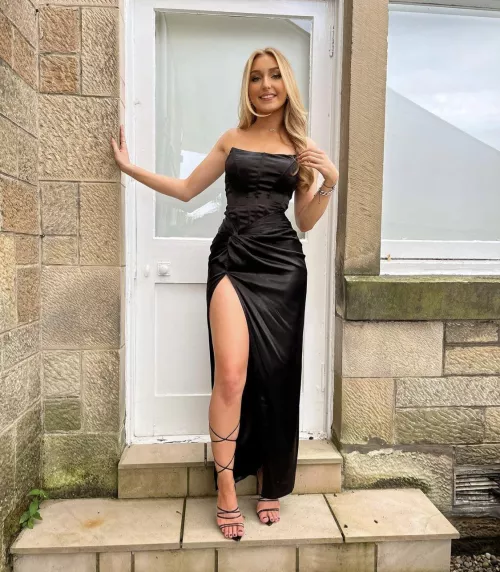 Legs and feet in Rebecca 🤤