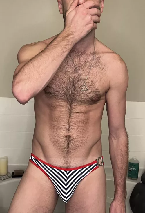 (M) I’ve always wondered if straight guys like being peeked at in the gym locker room. Let me know your thoughts, can DM if you wan your response DL