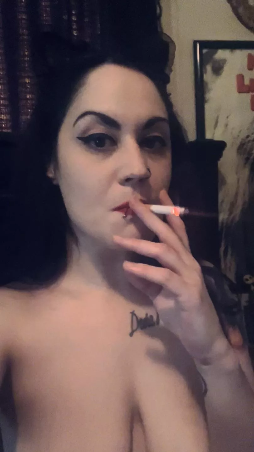Meow 🖤🚬