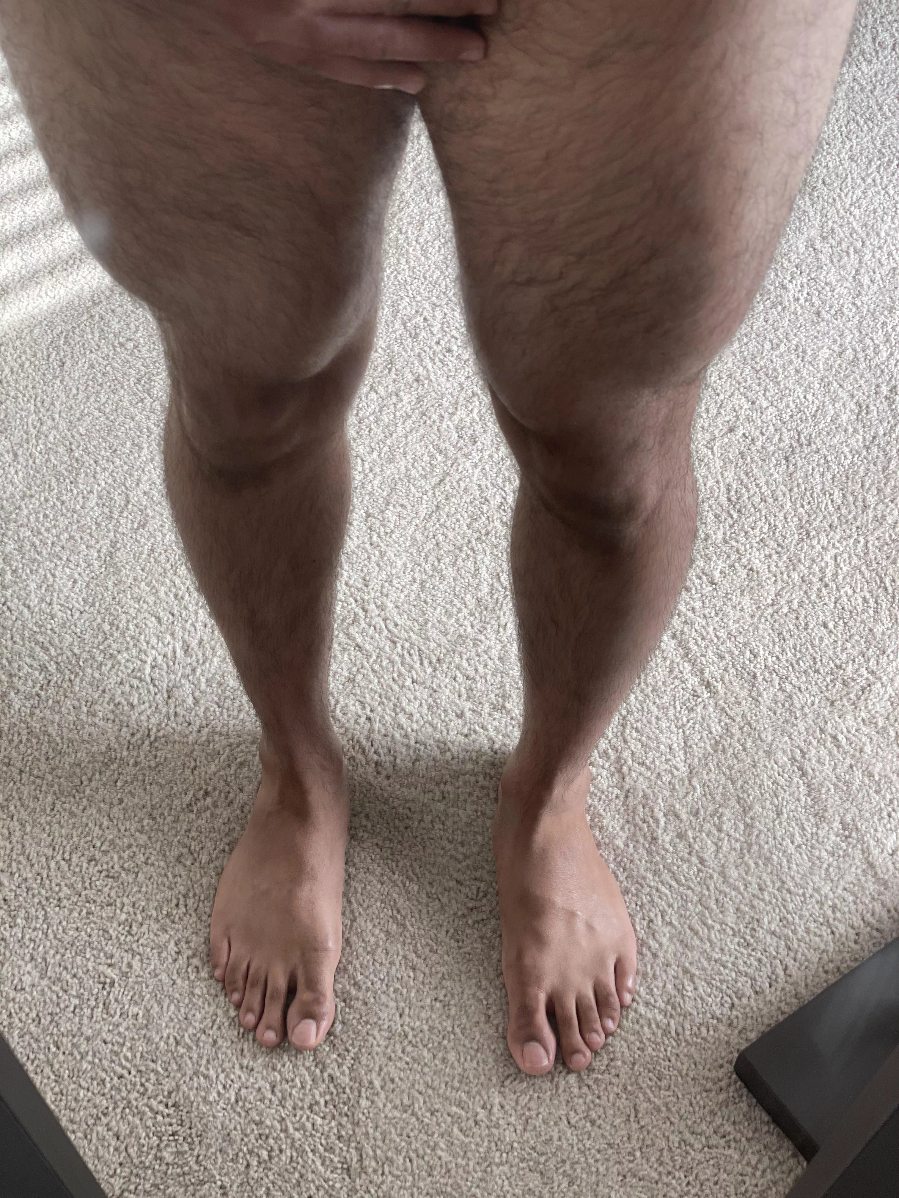 My tops and hairy legs need some worship please 😈