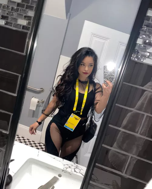 Need a bud to give me joi as hot babe Valkyrae