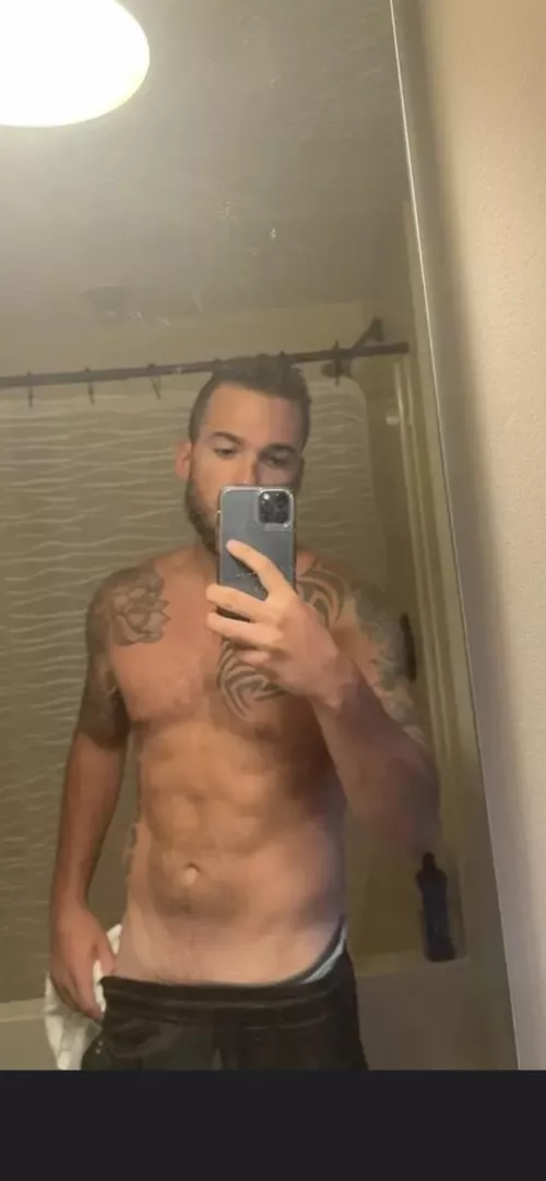 Post gym selfie 😏 Should I pull them all the way down for you? 🤪