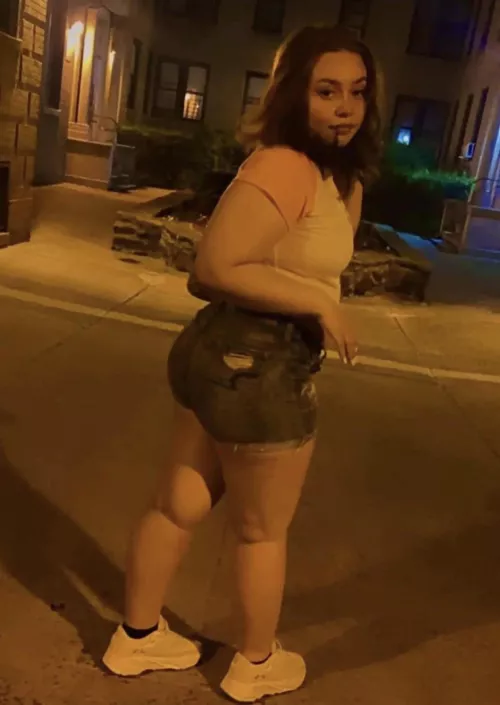 Dm to see this thick 18yr puertorican twerking in these shorts 🍑