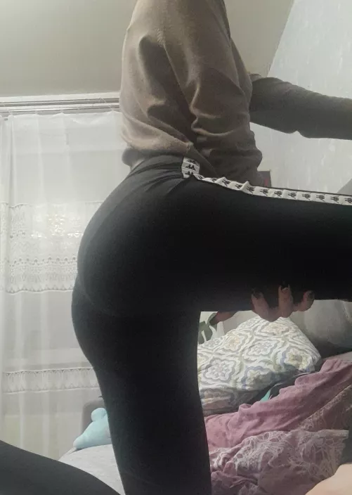 do you like how my tiny ass looks in yoga pants?