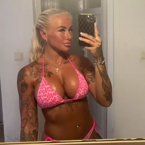 Faye’s big juicy tits