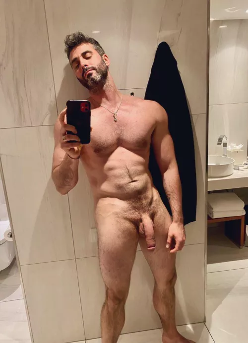 Flew from the USA to Paris and needed to take my clothes off 🫢