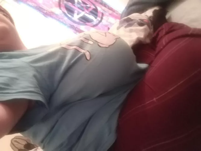 I like side boob, I always wanted to be one of those girls who could wear shirts that show side boob. but I've too much side boob 😂