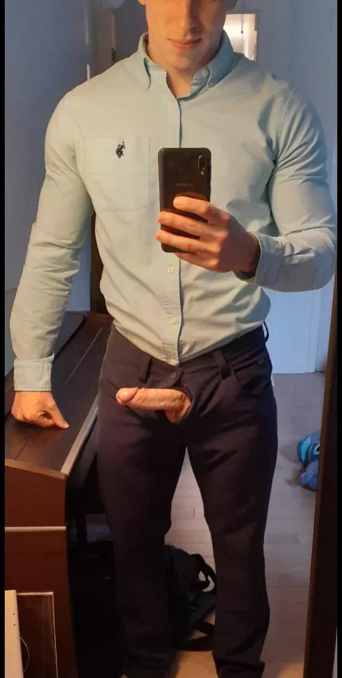 I'll hide you under the desk 👅