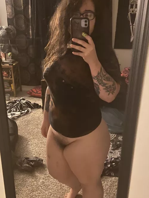 It appears that the carpet does indeed match the drapes