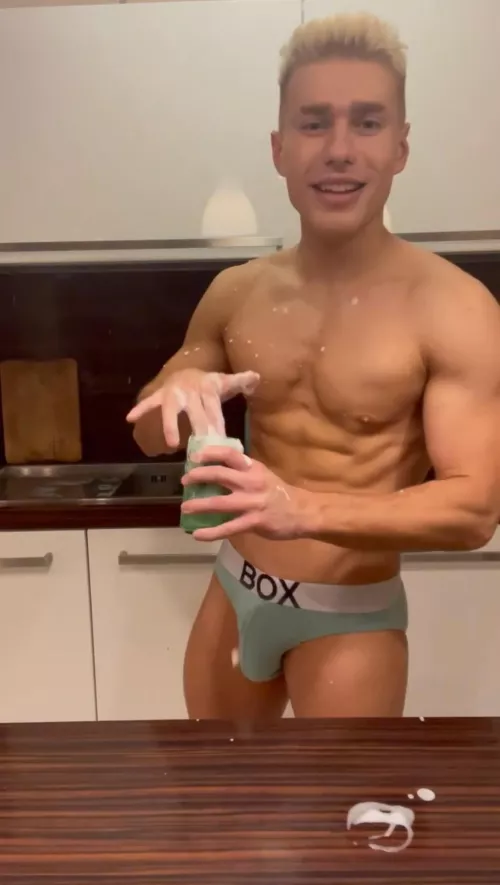 Washing the dishes😁