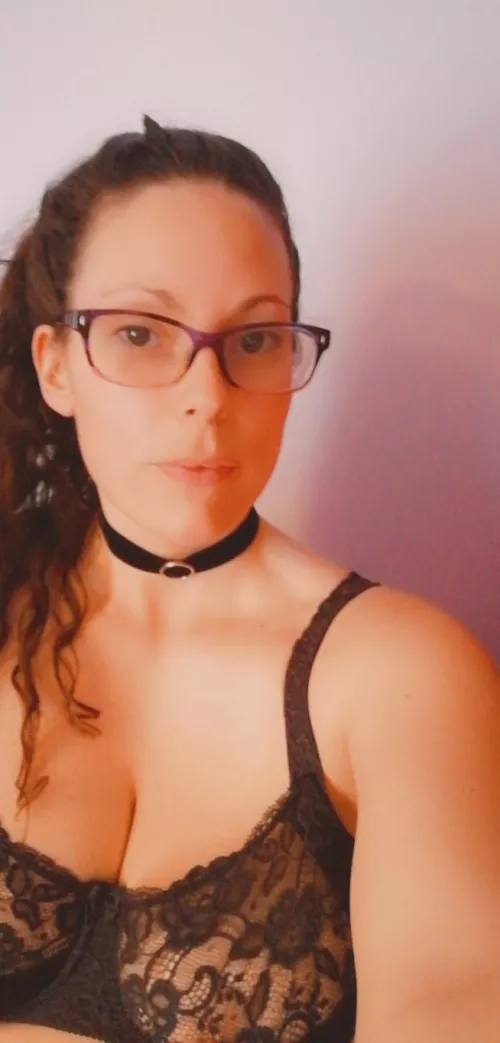 who doesnt like a choker and lace?!