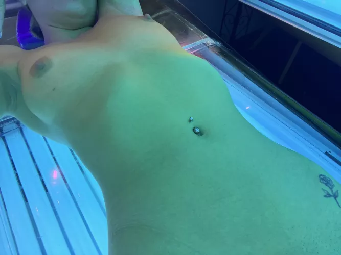 Who wants busty babe here?💦😈