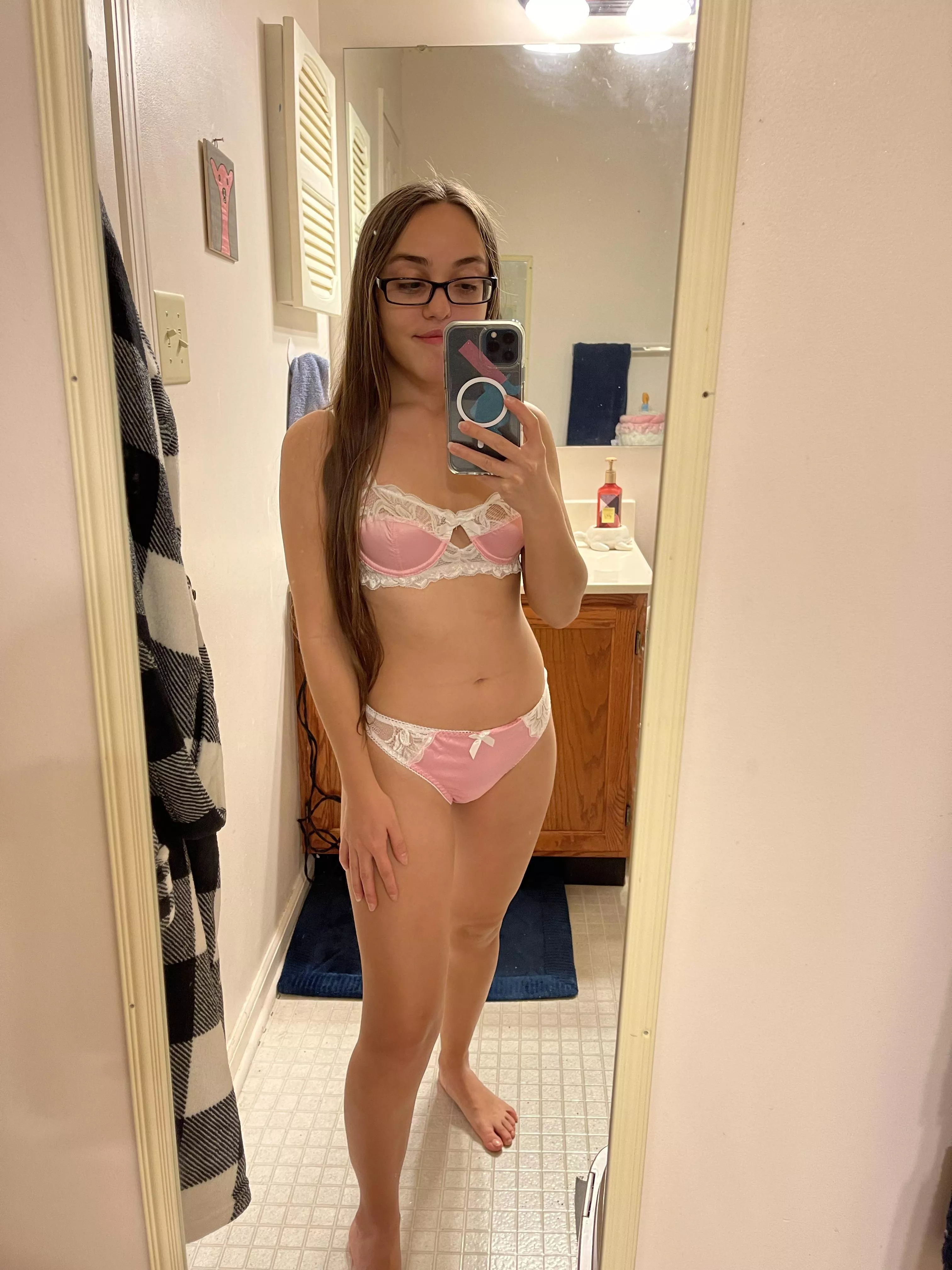 4’8 petite I hope you like tiny girls 🖤