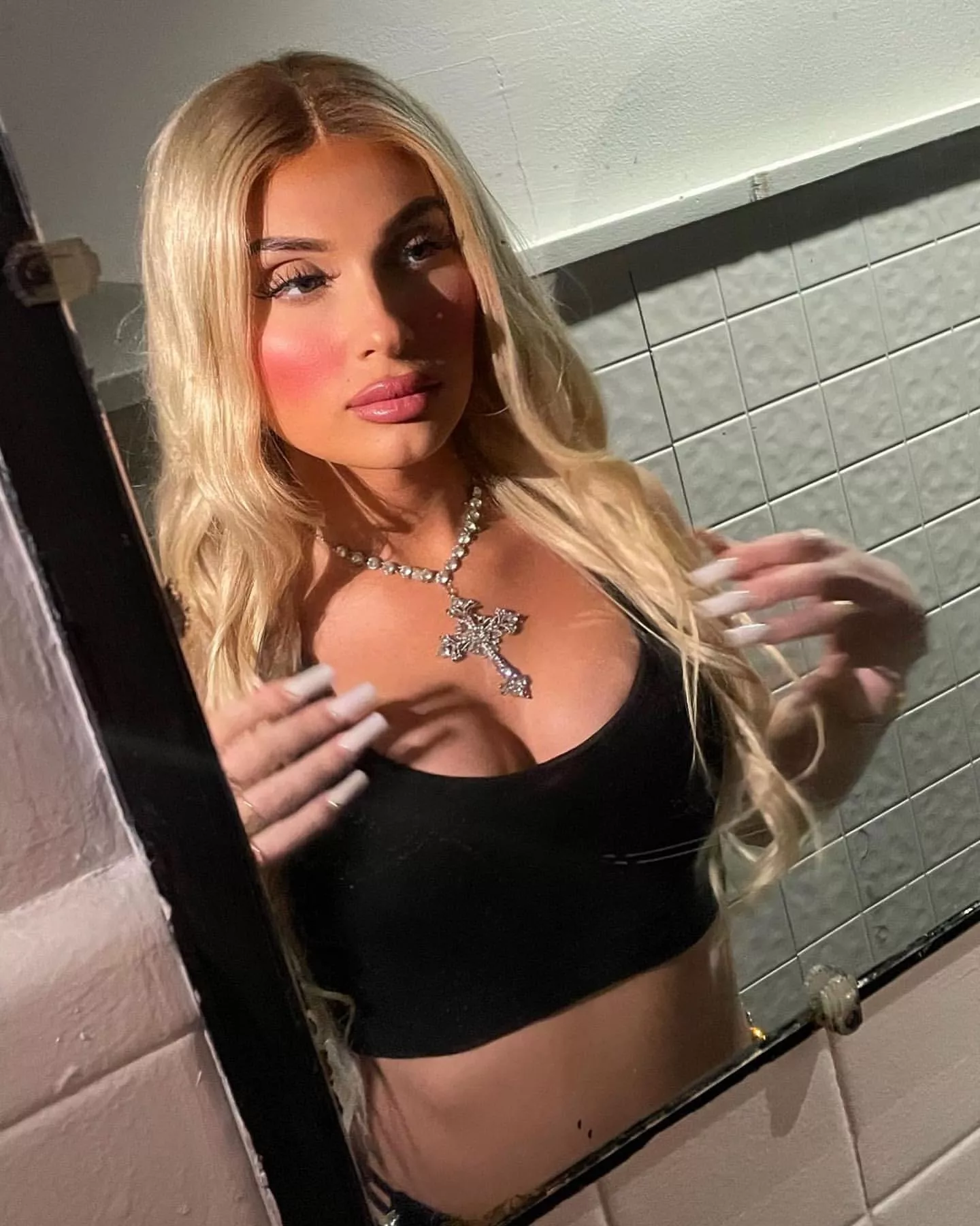 Cross my heart 🖤