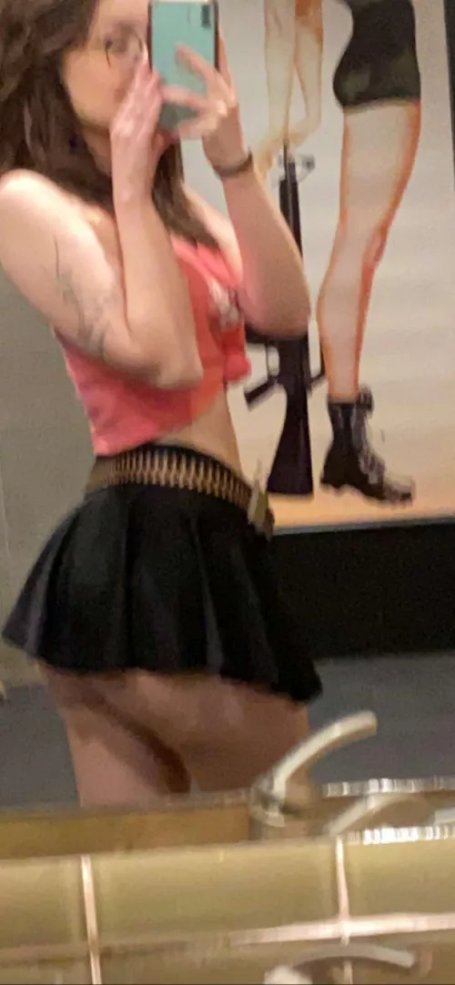 Cum fuck my tiny body ;)