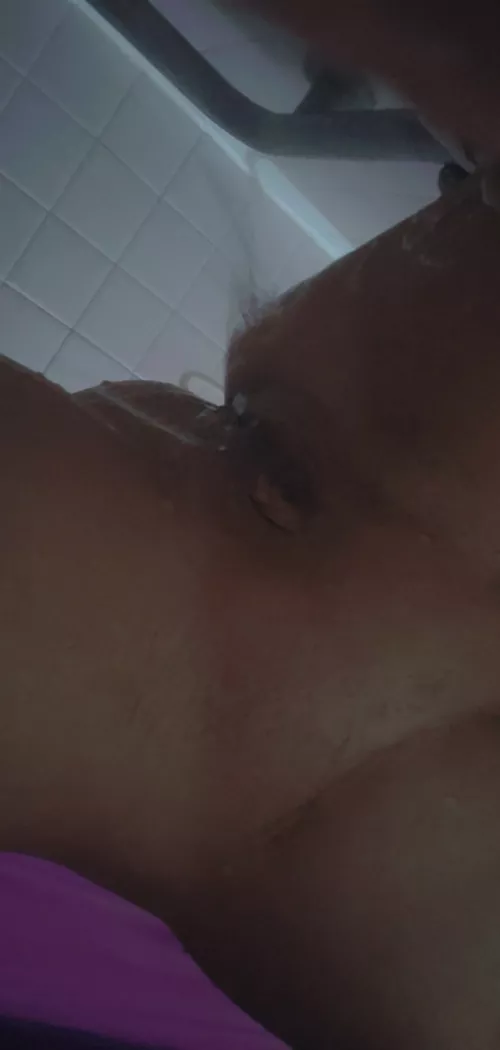 getting this pussy wet in the shower SC roxxy_babe22