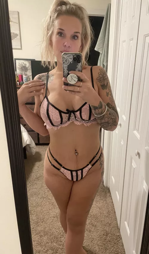 Mom bod strikes again