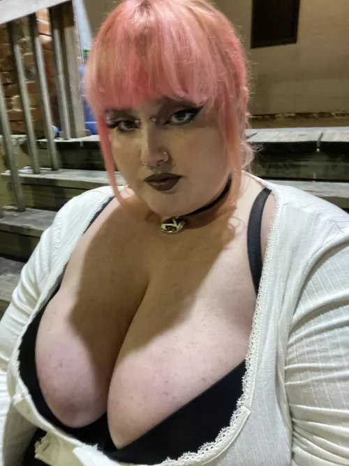 my shirt won’t stay buttoned (;