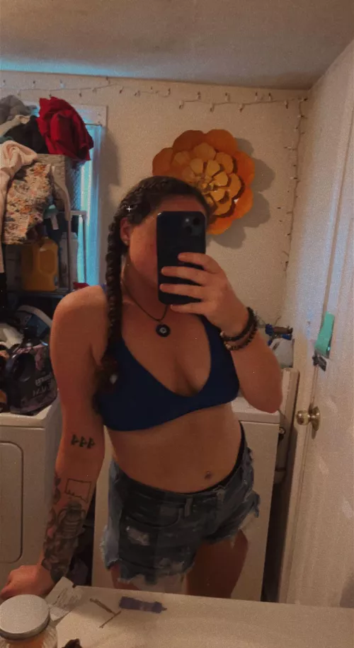 subscribe FREE to my OnlyFans in the comments 😘