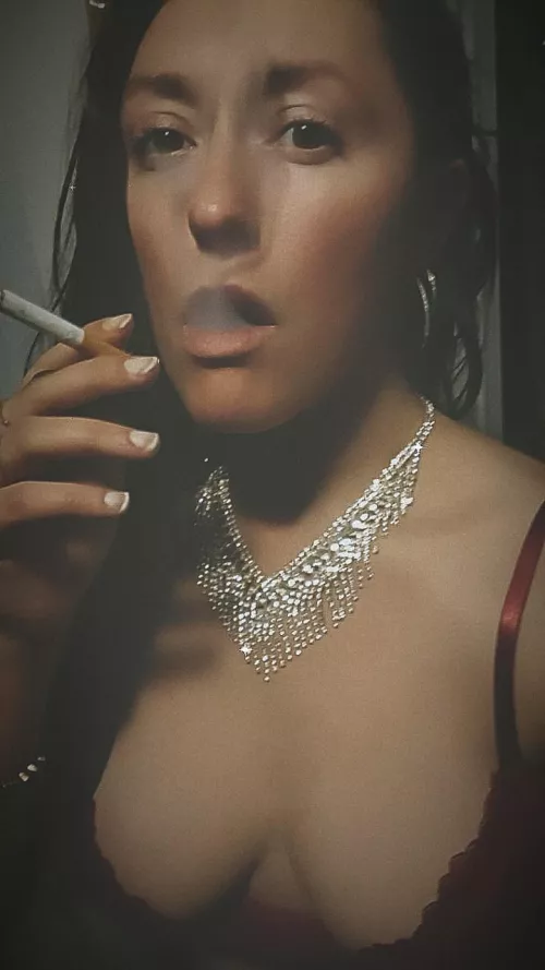Titties & a flashy necklace plus a cigarette??? Can't get any better than that! 💦