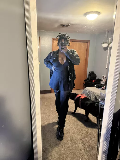 What do you think of my outfit? And be honest! 🤭🥵