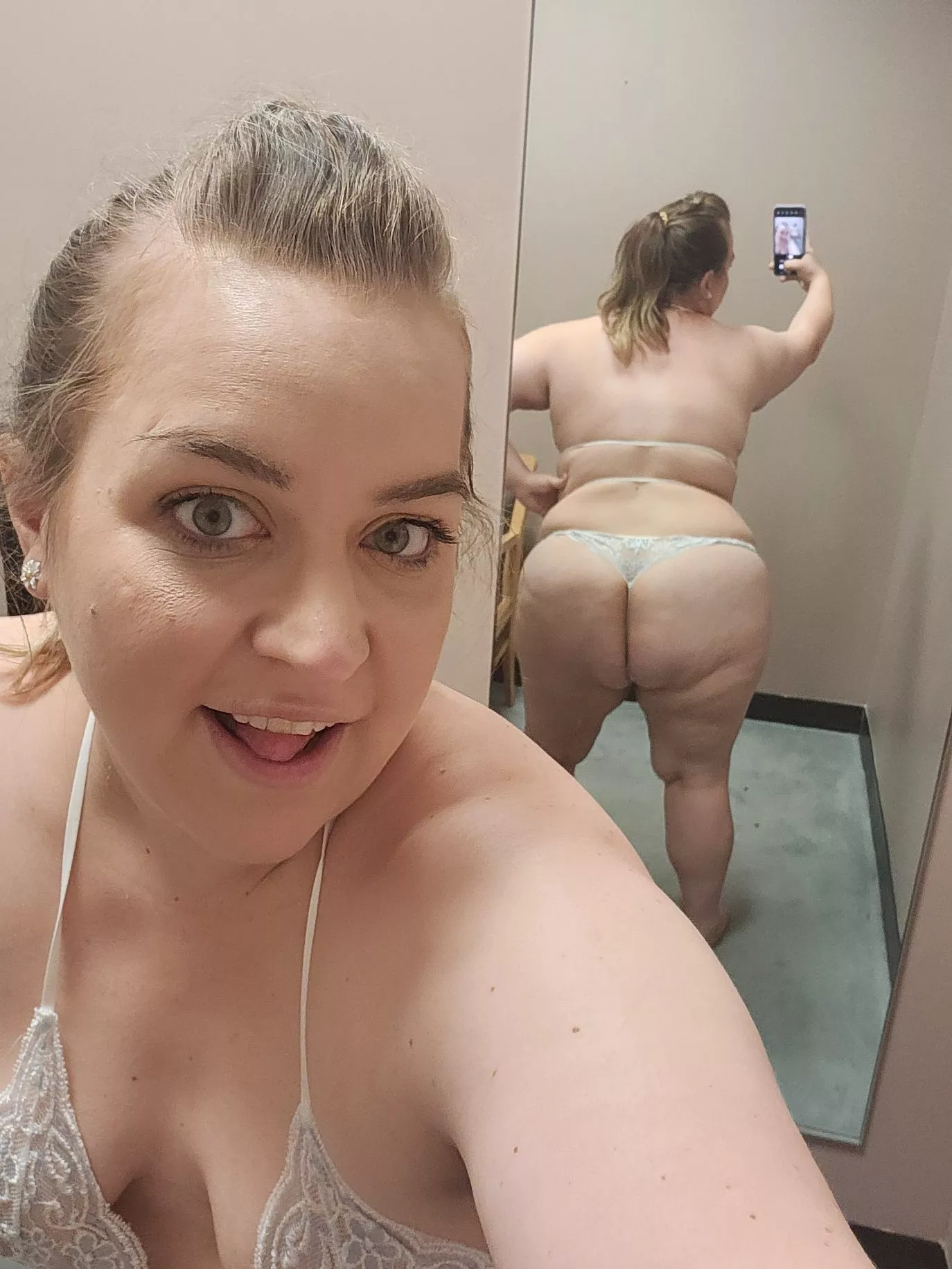 who'd like to spank me??😜