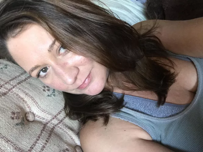 40F ALL NATURAL. NO FAKE NAILS, LASHES, HAIR. NO MAKE UP. I wake up like this. What do u think? Would u? 💋💋💋