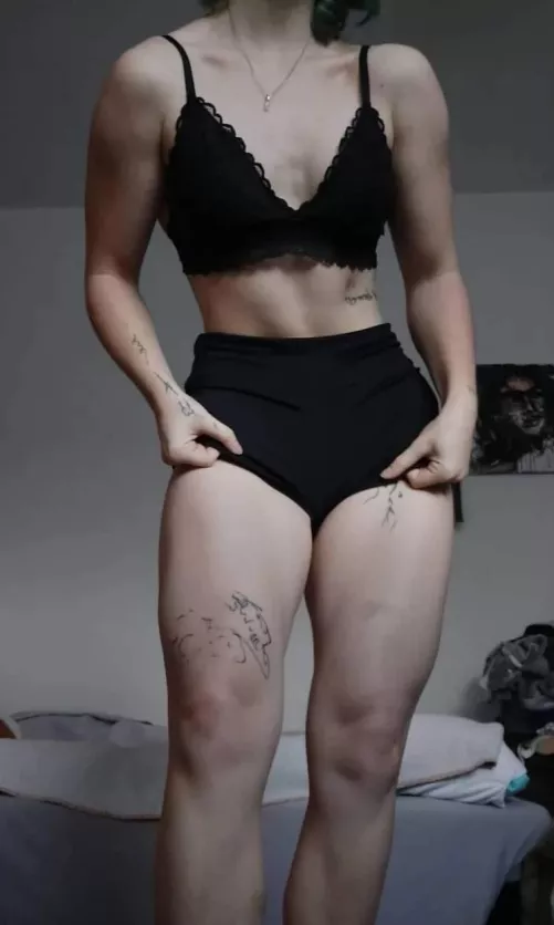 Anyone here to appreciate my skullcrushers?🥺 Alt 18 y.o girl with passion for iron and ropes😜 Wanna see all my tattoos and piercings?❤️