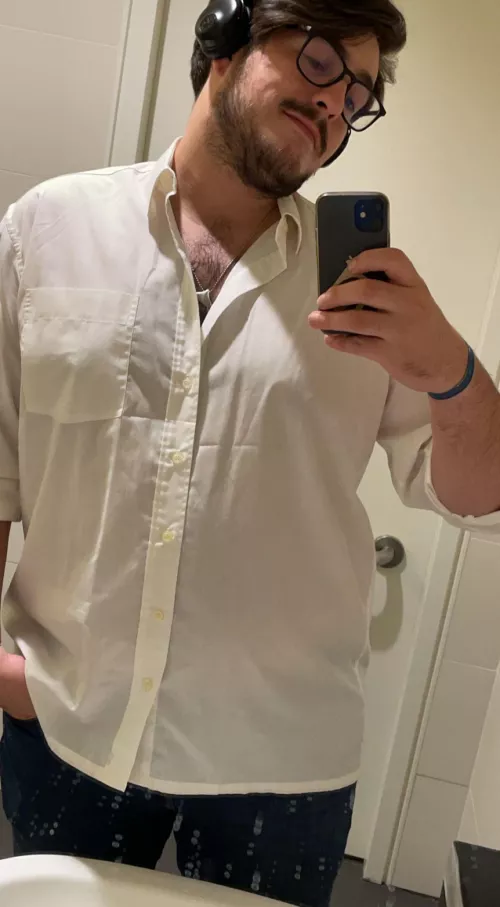 Beeing beefy doesn’t mean you can’t show a bit of chest hair 😉