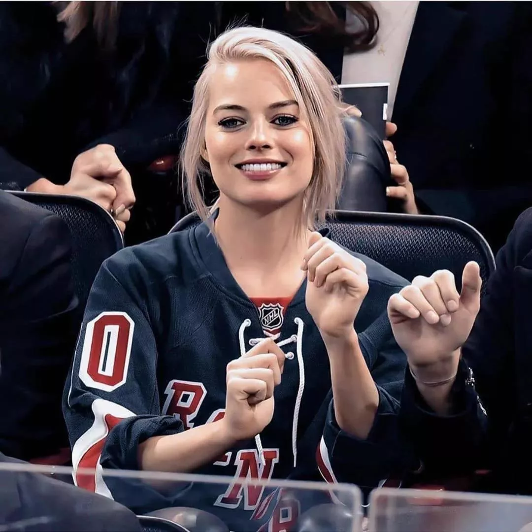been a while since ive been bi for margot robbie