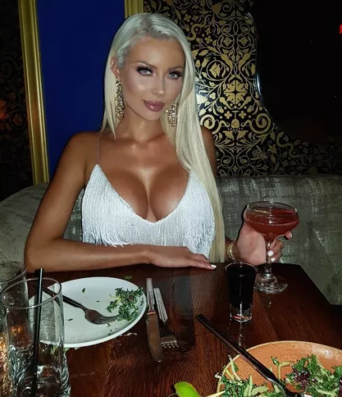 Dining Bimbo Fuckdoll