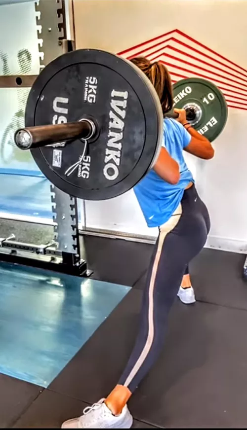 Emma Raducanu working on dat ass