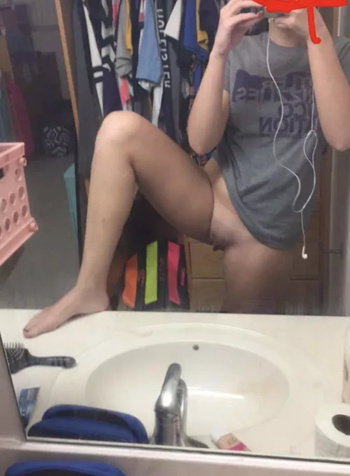 I found a nude I sent to my boyfriend from college 5 years ago. What do you think? Should I find more?