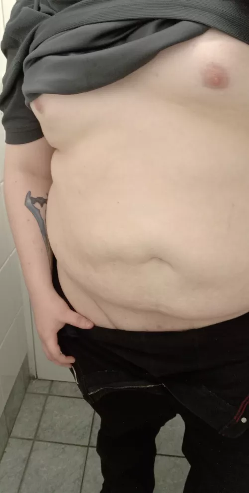 It has been a bad night at work, had to distract myself somehow 😉😈