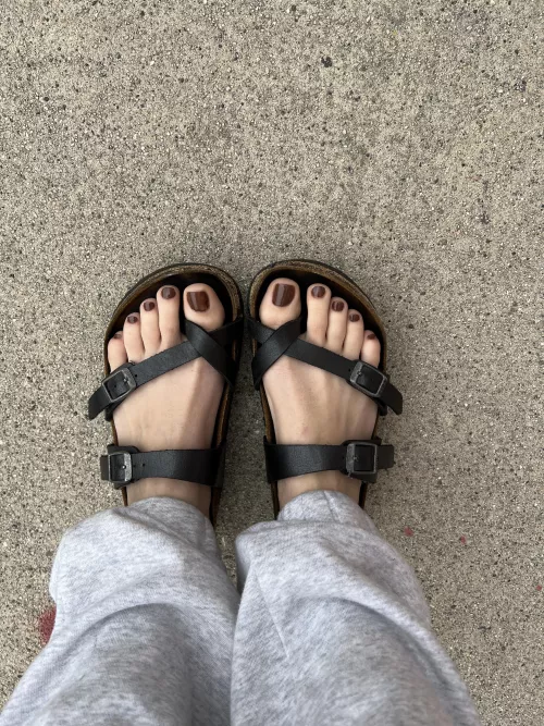 I’ve never done brown polish before but I’m LOVING it