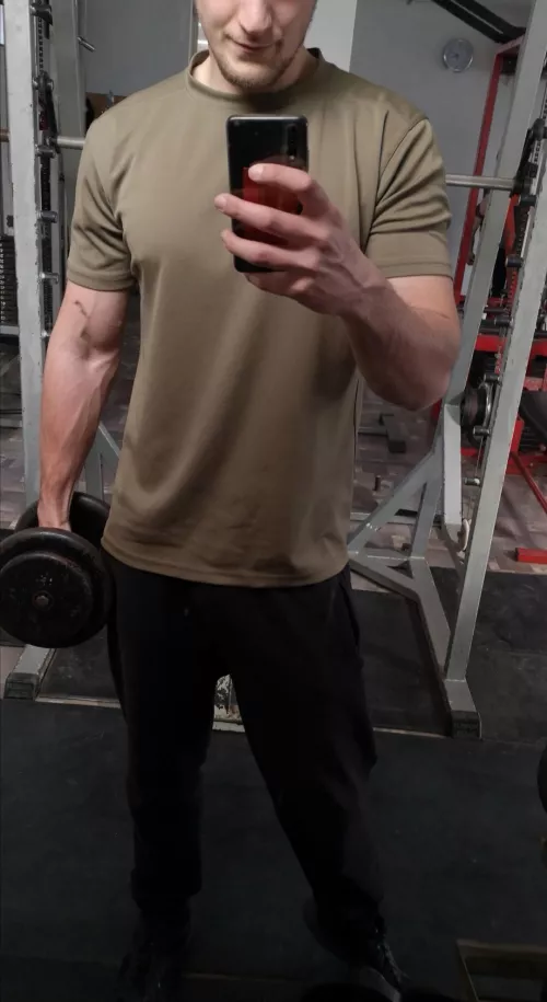 Low key cheating bc im holding the dumbell but hey