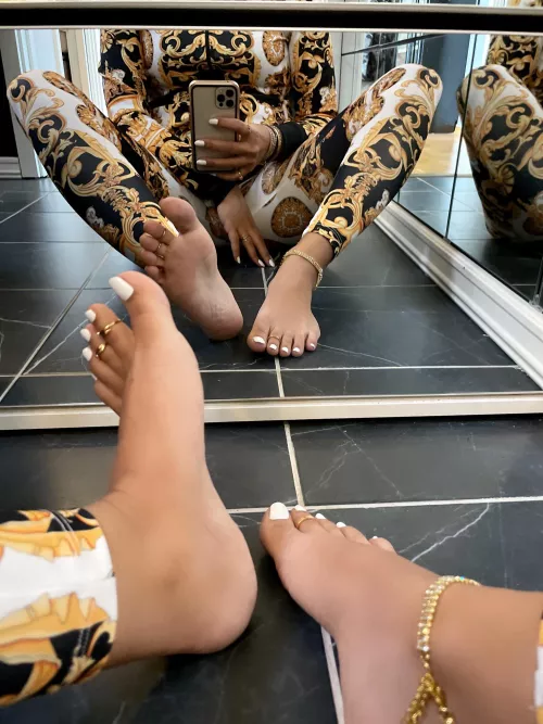 Rate my feet 1-10🤔