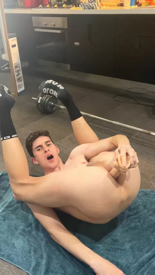 Took a dildo up the ass for the very first time…it took 40 minutes 🫣🫣