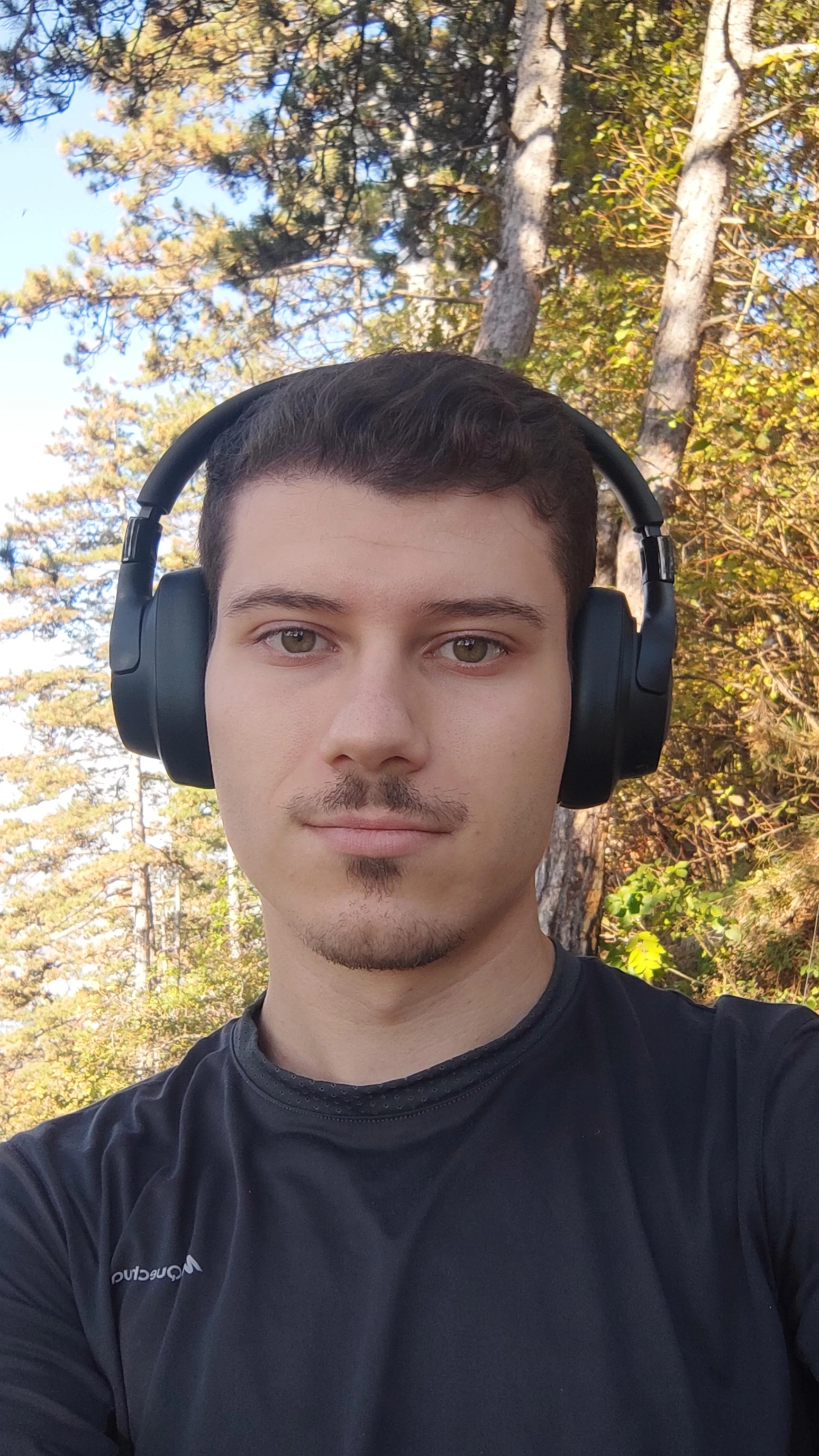 Took my headphones, camera and a book, went hiking and spent 4h on the mountain reading and enjoying the view 😌 Took my headphones, camera and a book, went hiking and spent 4h on the mountain reading and enjoying the view 😌