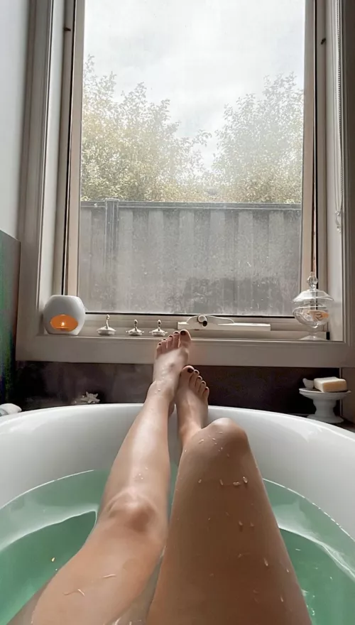 You’re lucky I’m cleaning them before I make you lick them 🦶🏻 (7 days FREE on my OnlyFans -see comments) 💋