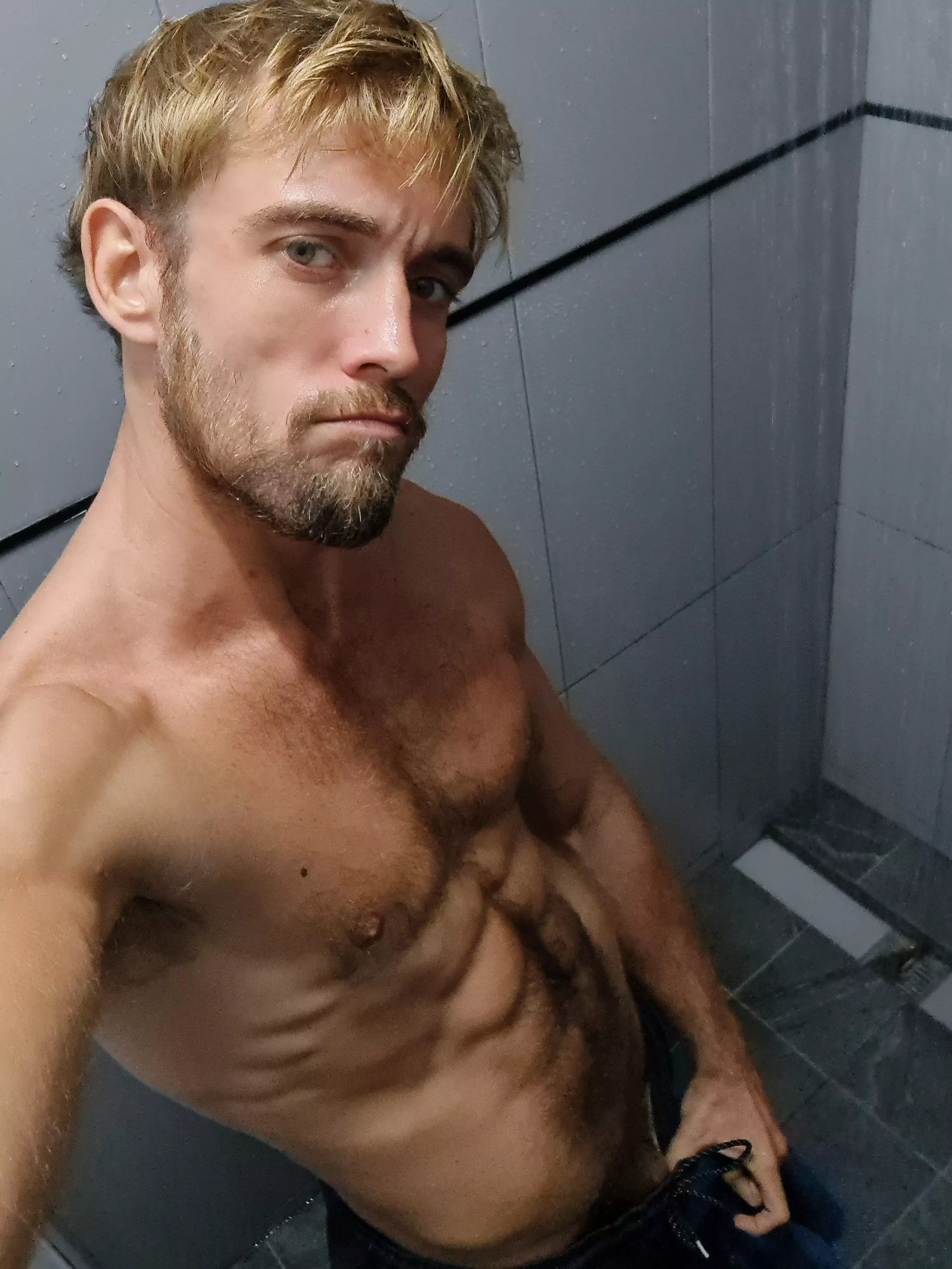 😀