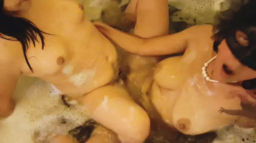 4'6 princess scissoring her big boobs bff