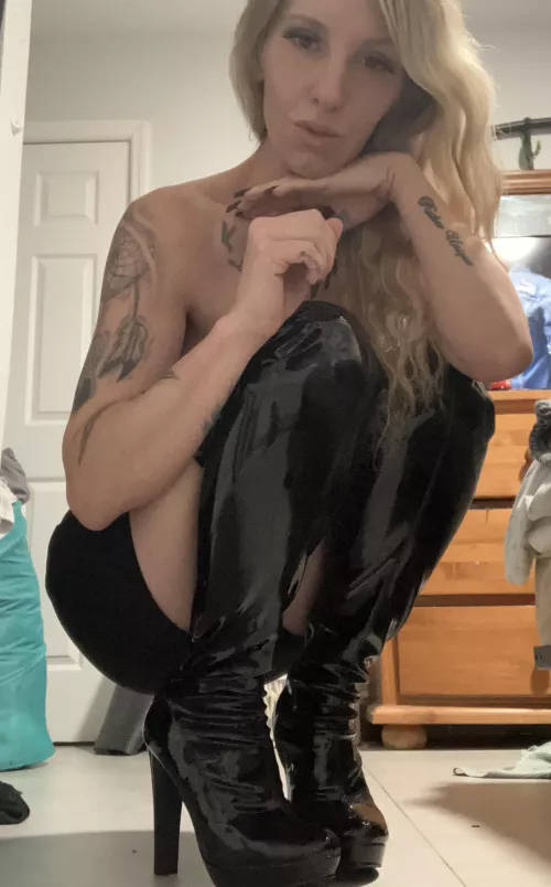 Goddess needs a new boot licker ❤️😘