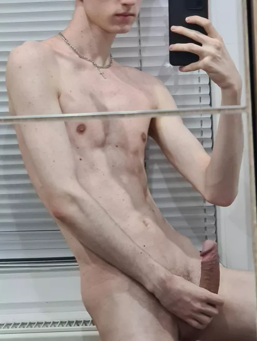 In need of a confident sk8ter or an eboy, lets tease and egde our teen dicks
