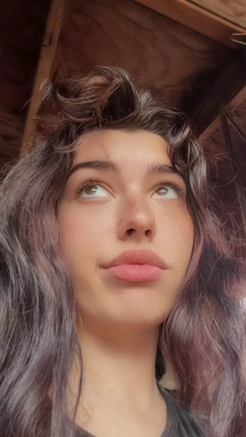 Italian dad x Black/Hungarian mom = 20 year old small business owner lol (f20)