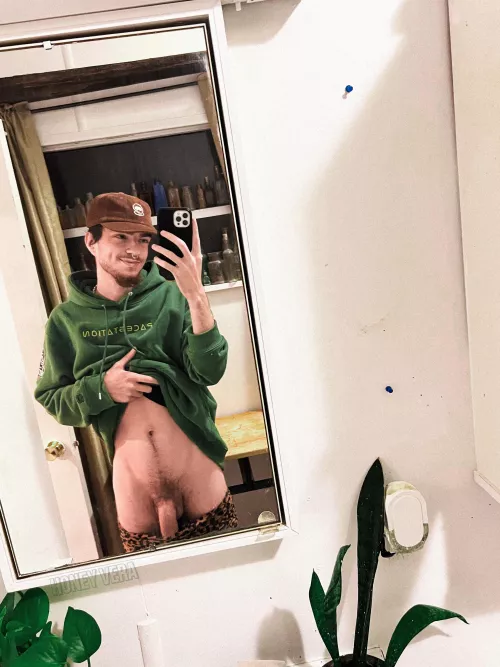 just finished moving, of course i gotta take nudes in the bathroom🥰