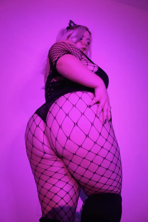 Mind if I sit here?💕 Oh… and did I mention these fishnets are crotchless? 🤭