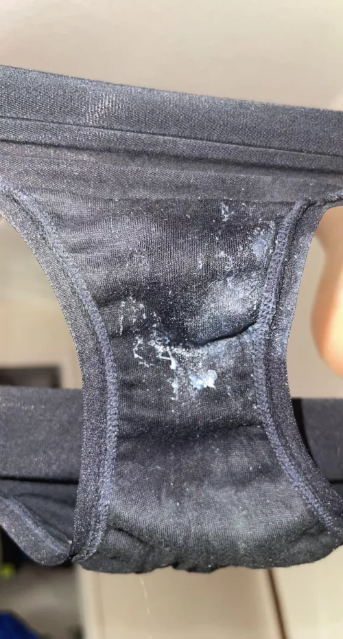 Mmm I want you to get my panties wet like this😈