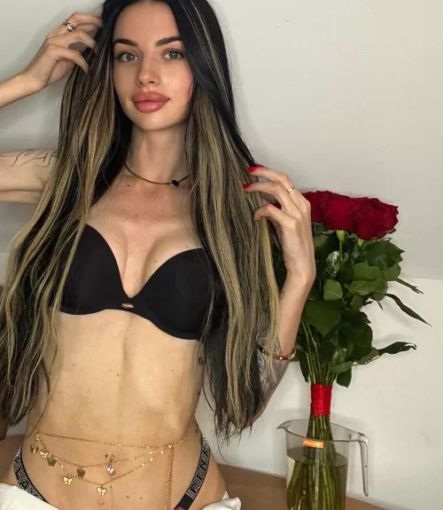 My past time is to make married men’s head turn 😏